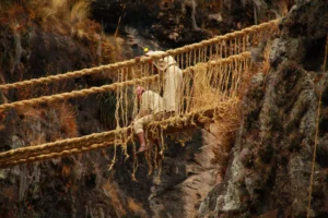 tegiendo el puente qeswachaka